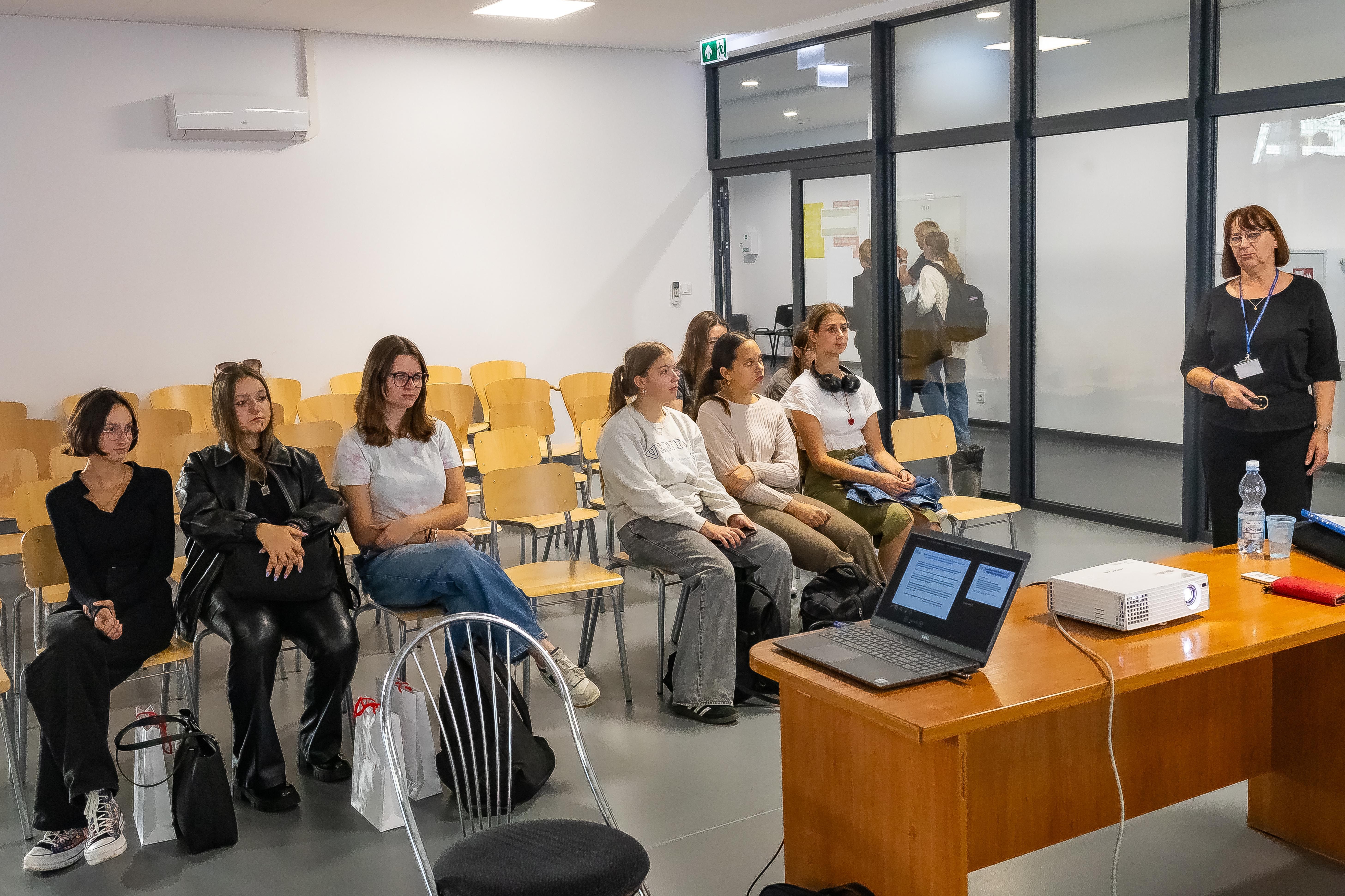 POLAND: Hybrid Pilot session was held on 27.09.2024 by Pomorska Noc Naukowców, GUMed Gdańsk, Poland with 100 students.